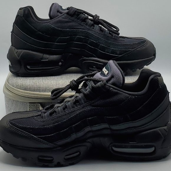 NIKE AIR MAX 95 ESSENTIAL TRIPLE BLACK Mens Size 6 - Picture 2 of 8